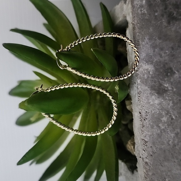 Gold Filled Oval Swirl Hoop Earrings New - Picture 1 of 6